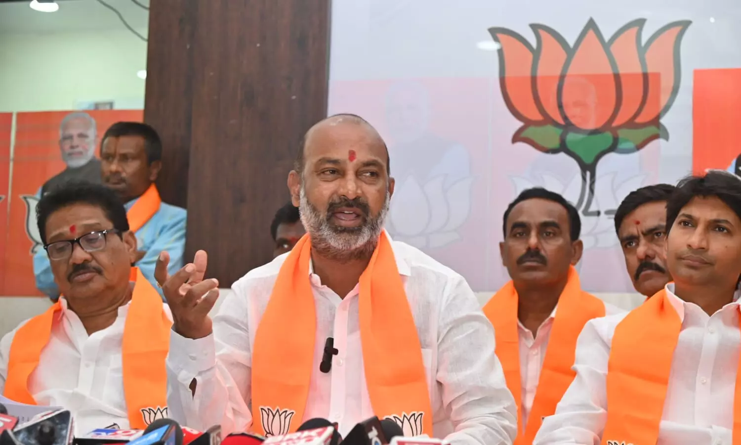 కేసీఆర్ ఇదేం భాష.. తెలంగాణ ప్రజల బతుకు నాశనం చేసింది మీరే!