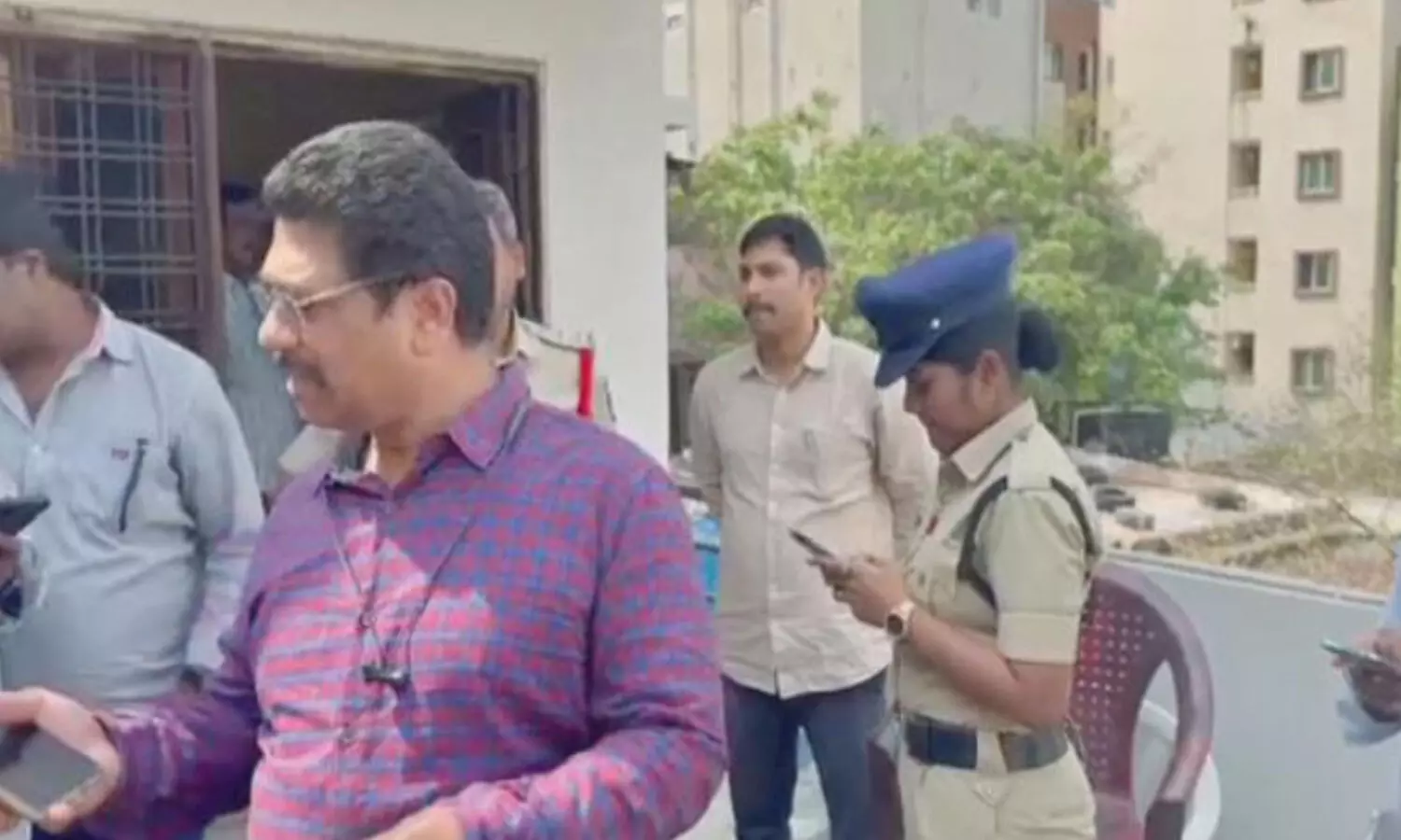 ఏసీబీ వలలో మాదాపూర్ ఎస్సై.. రైటర్‌