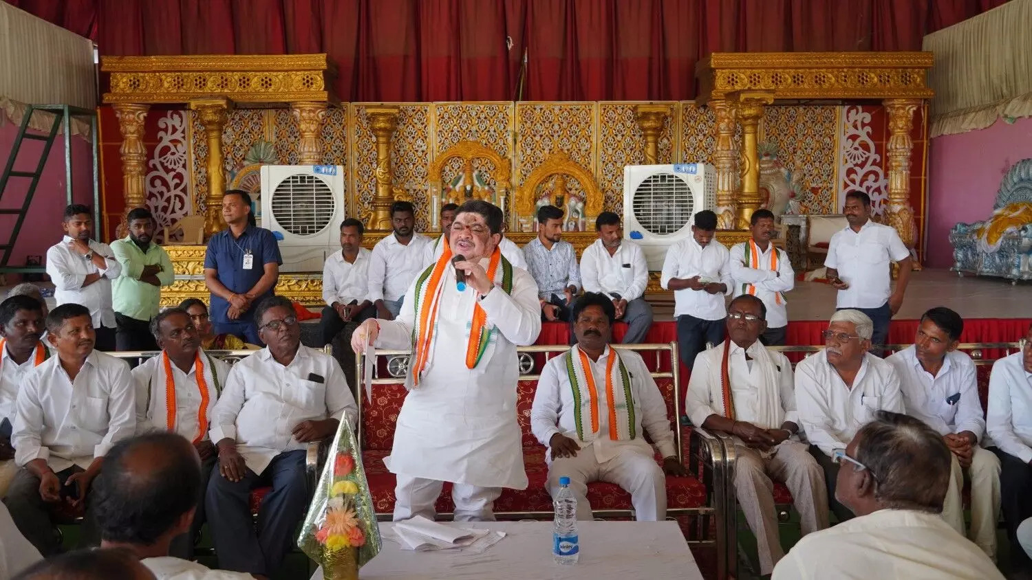 కరువుకు,రాజకీయాలకు సంబంధం ఏమిటి?