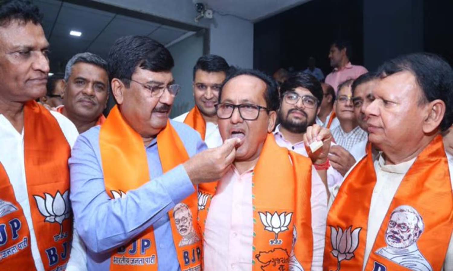 లోక్సభ ఎన్నికల్లో బిజెపి బోణి సూరత్ ఎంపీ అభ్యర్థి ఎన్నిక ఏకగ్రీవం