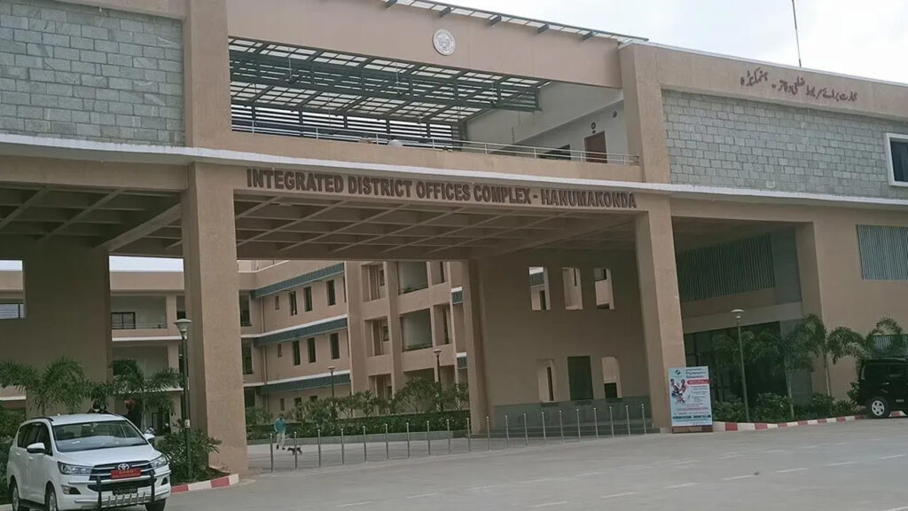 hanumakonda-collectorate-woman-employee-assault-attempt