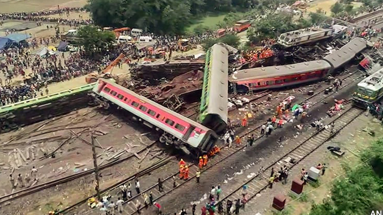 Maharashtra Tops In Railway Accidents | మహారాష్ట్రలోనే రైలు ప్రమాదాలు ఎక్కువ