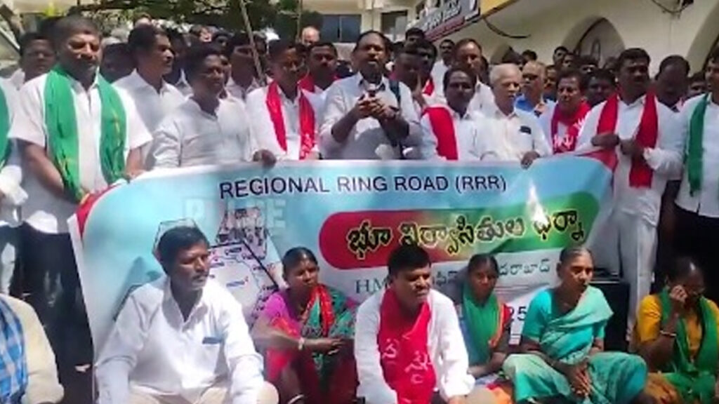 rrr-affected-farmers-protest-at-hmda-office