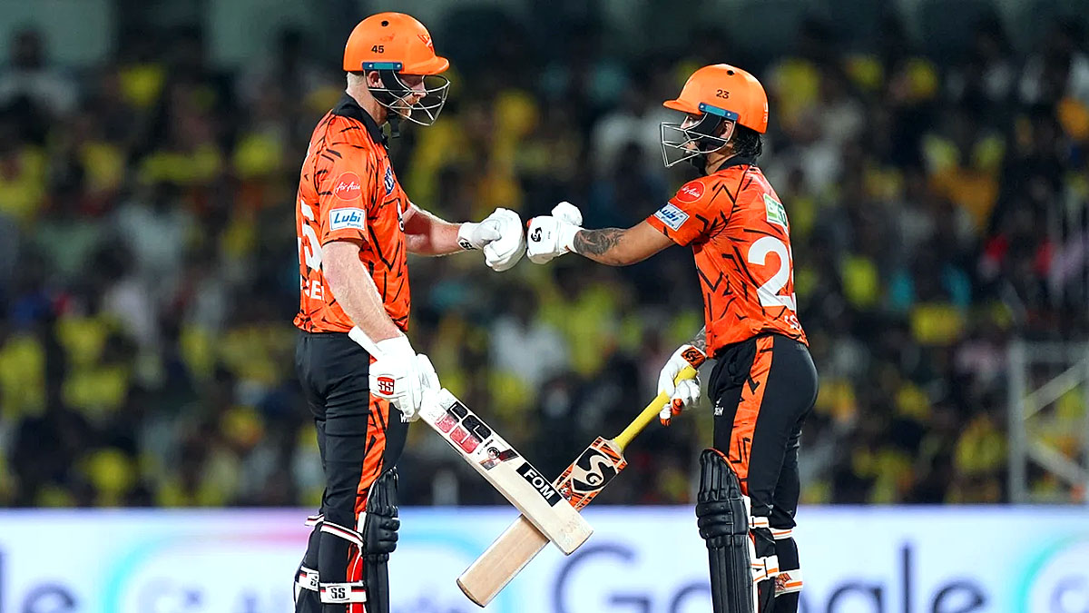 CSKతో మ్యాచ్‌లో పరుగుల భాగస్వామ్యం సందర్భంగా మాట్లాడుకుంటున్న హెన్రిచ్ క్లాసెన్‌, ఇషాన్ కిషన్‌