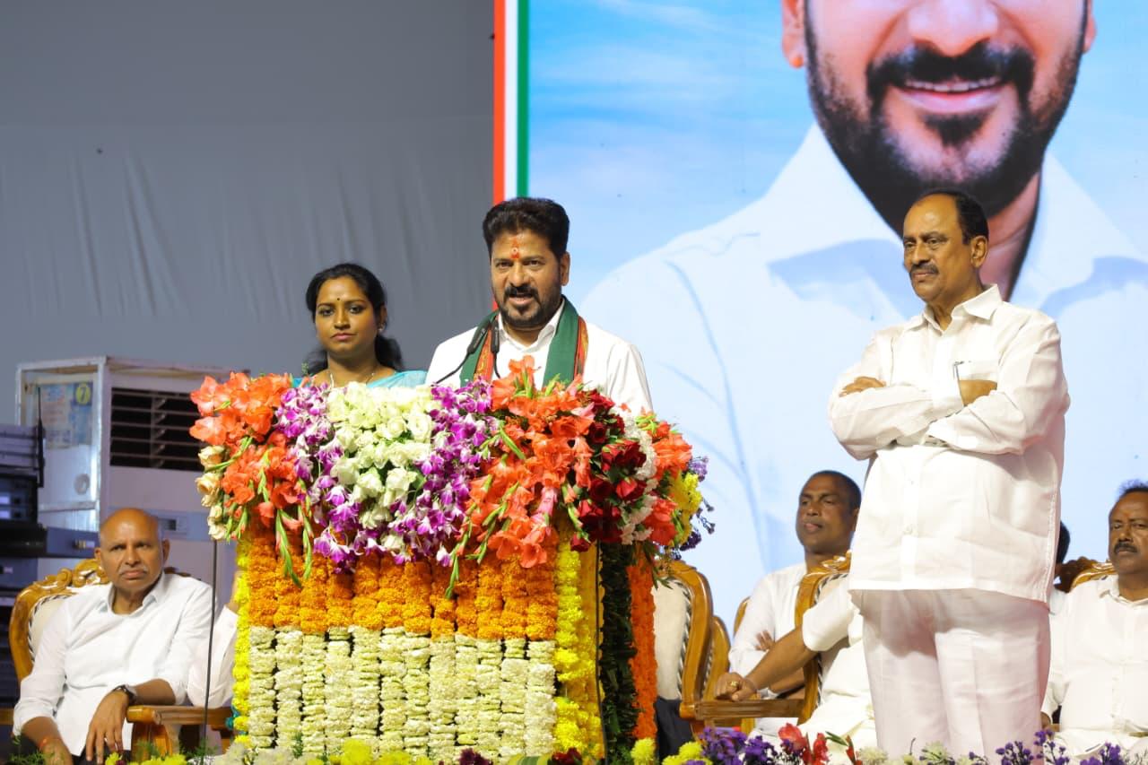 సామాజిక న్యాయమే ప్రజాపాలన లక్ష్యం కుటుంబ న్యాయమే కేసీఆర్ పాలన తీరు