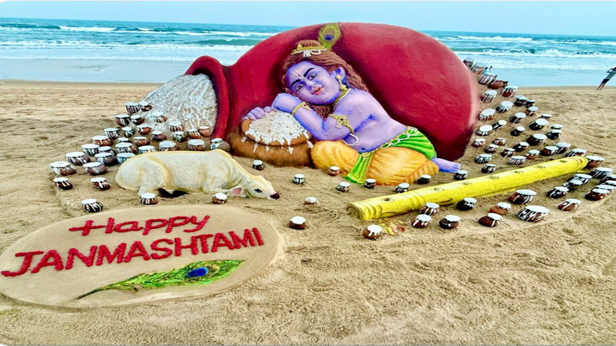 పూరీ బీచ్ లో నవనీత చోరుడు బాల కృష్ణుడి అద్బుత ఇసుక శిల్పం !